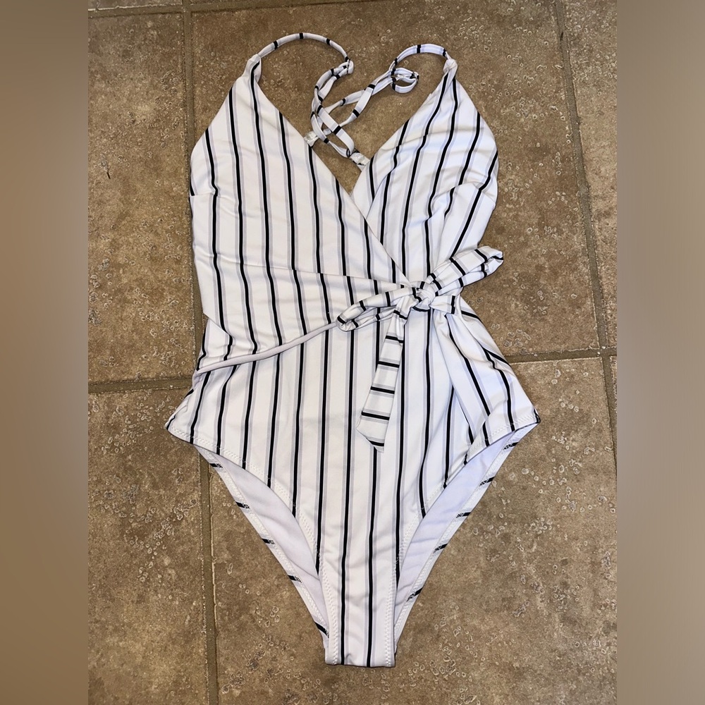 Cupshe Monochrome Striped Swimsuit